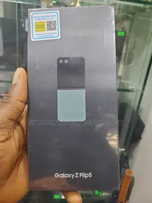 New Samsung Galaxy Z Flip 5 256 GB