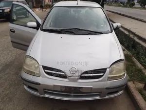 Photo - Nissan Almera Tino 2004 Silver