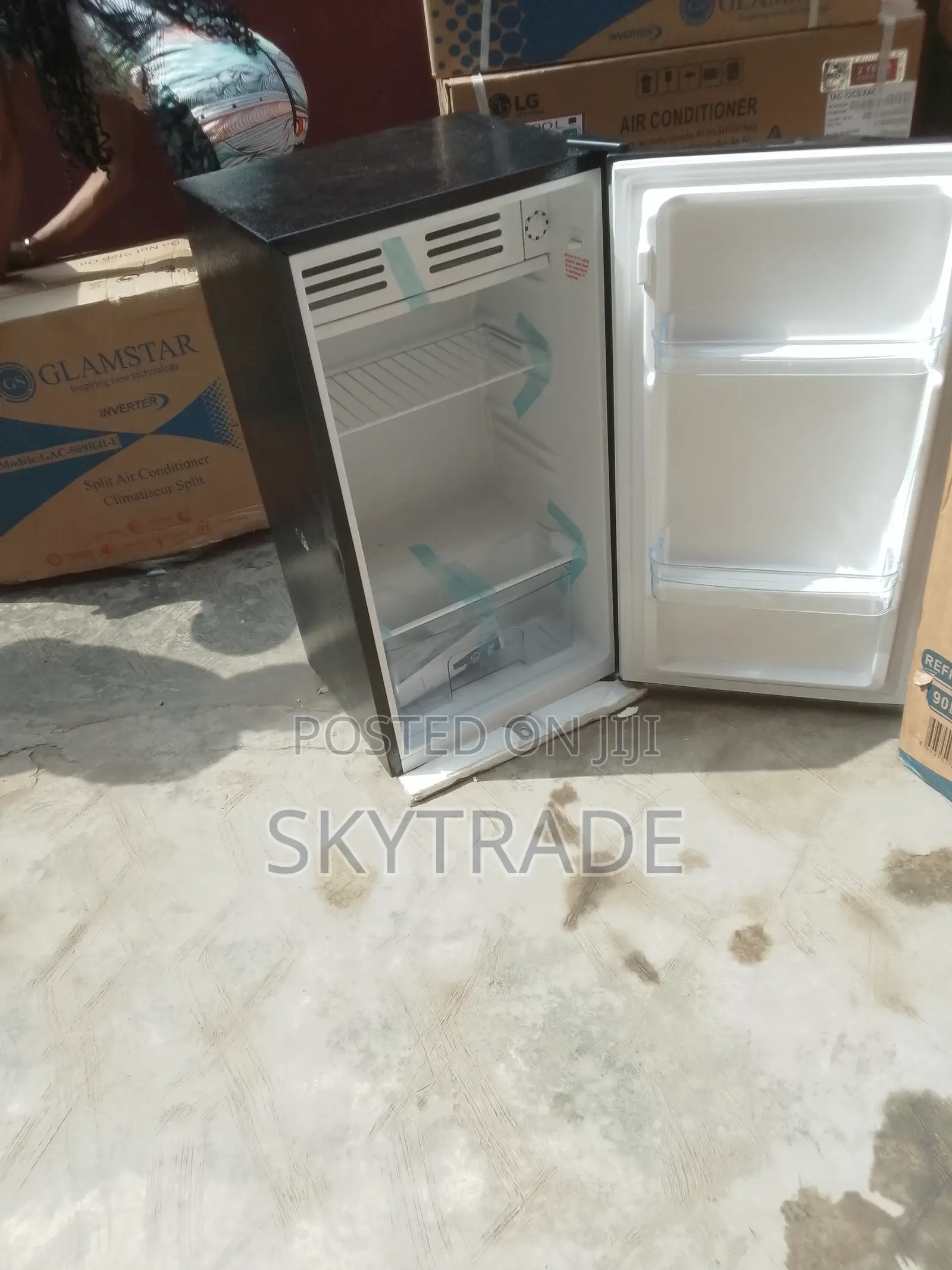 Royal 2 Shelves, 90l Refrigerator With Key