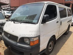 Toyota HiAce 2000 White