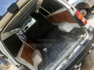 Toyota HiAce 2000 White