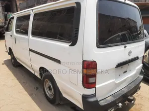 Toyota HiAce 2000 White