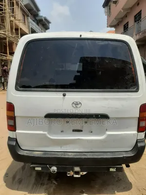 Toyota HiAce 2000 White