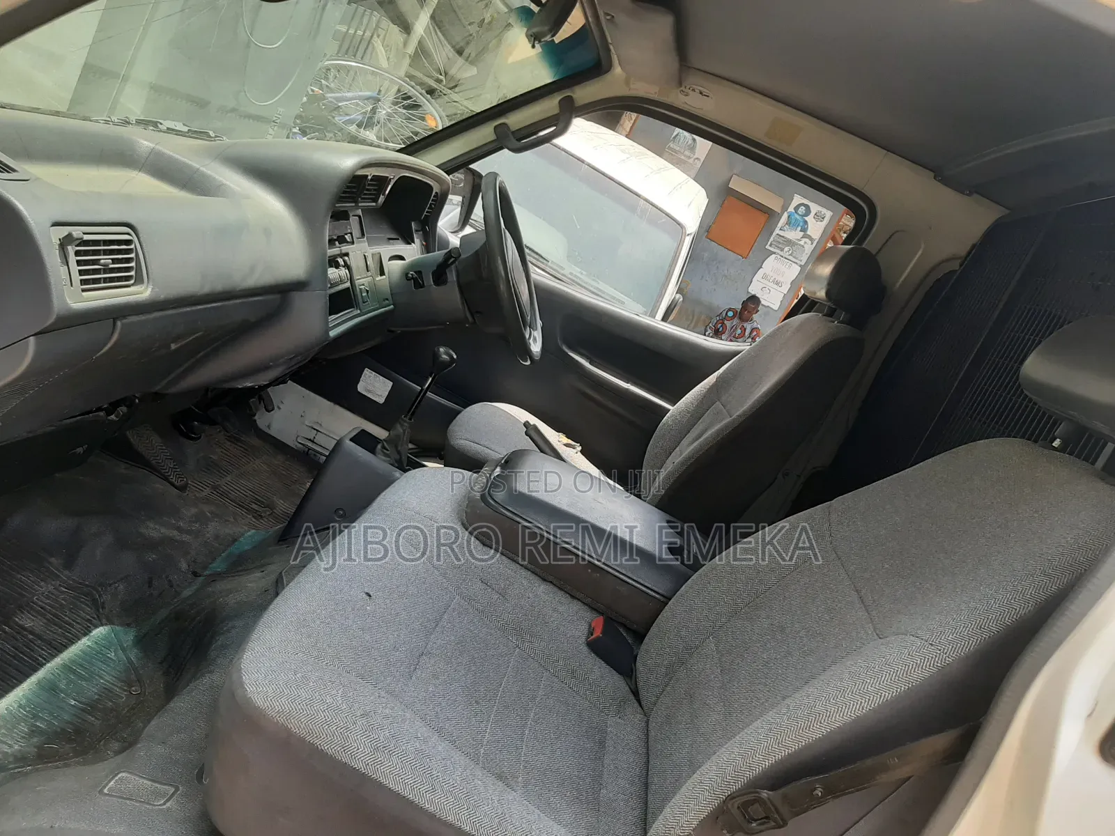 Toyota HiAce 2000 White