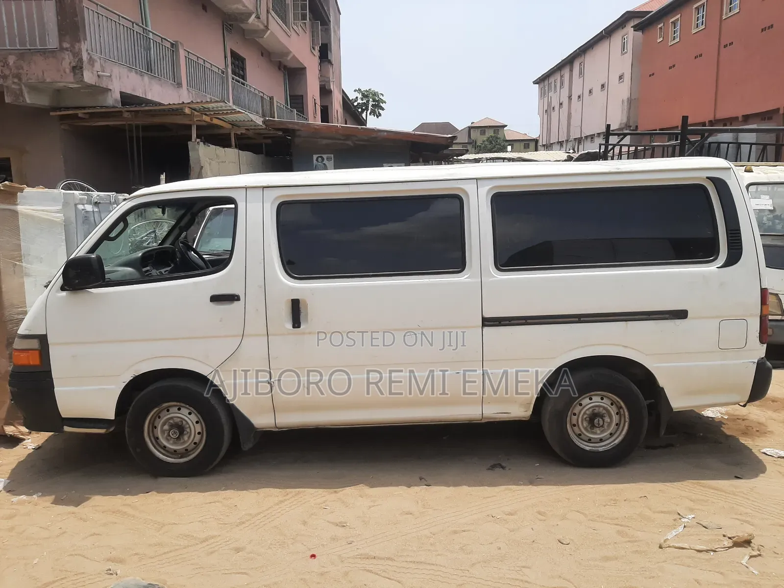 Toyota HiAce 2000 White