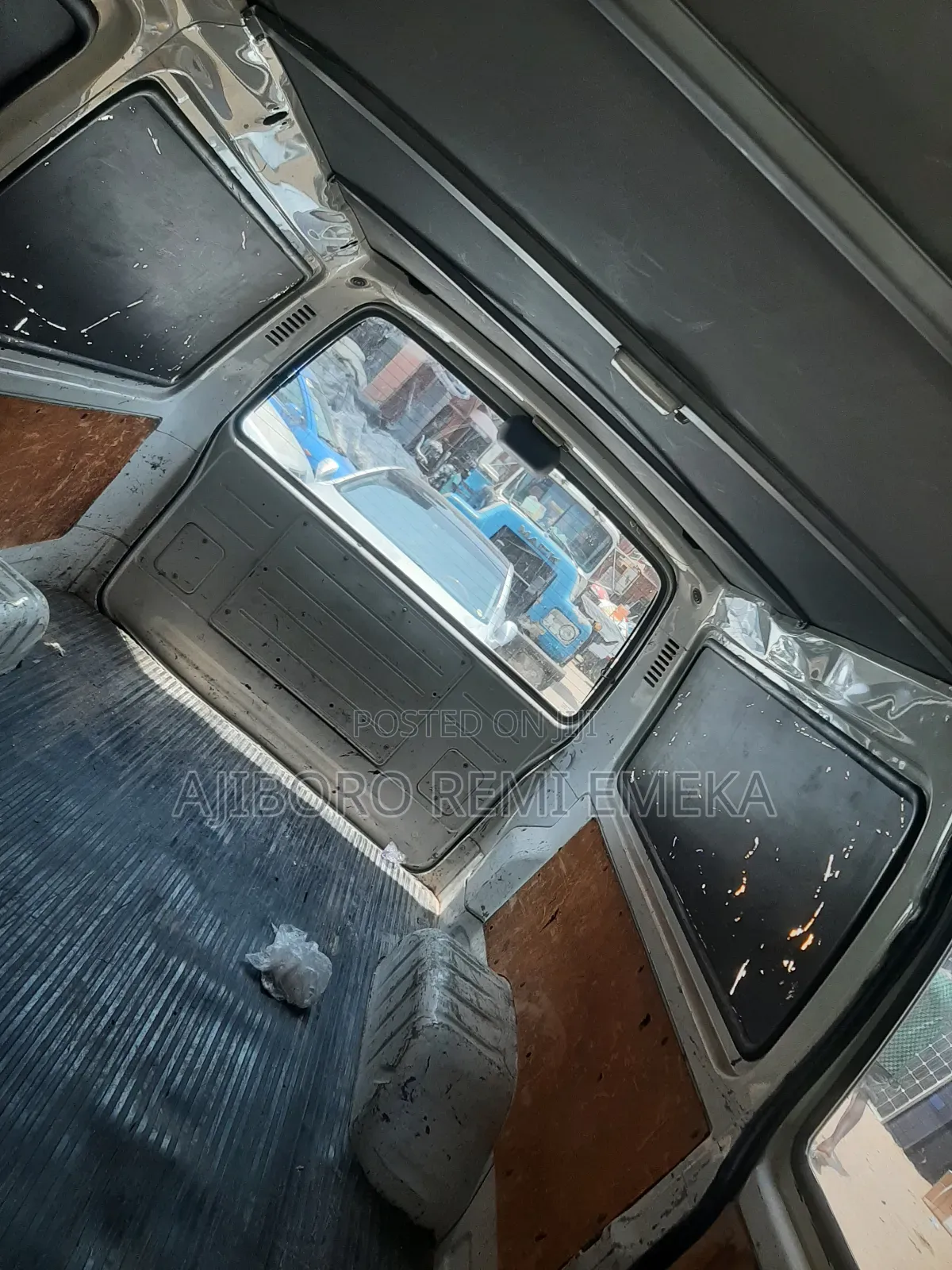Toyota HiAce 2000 White