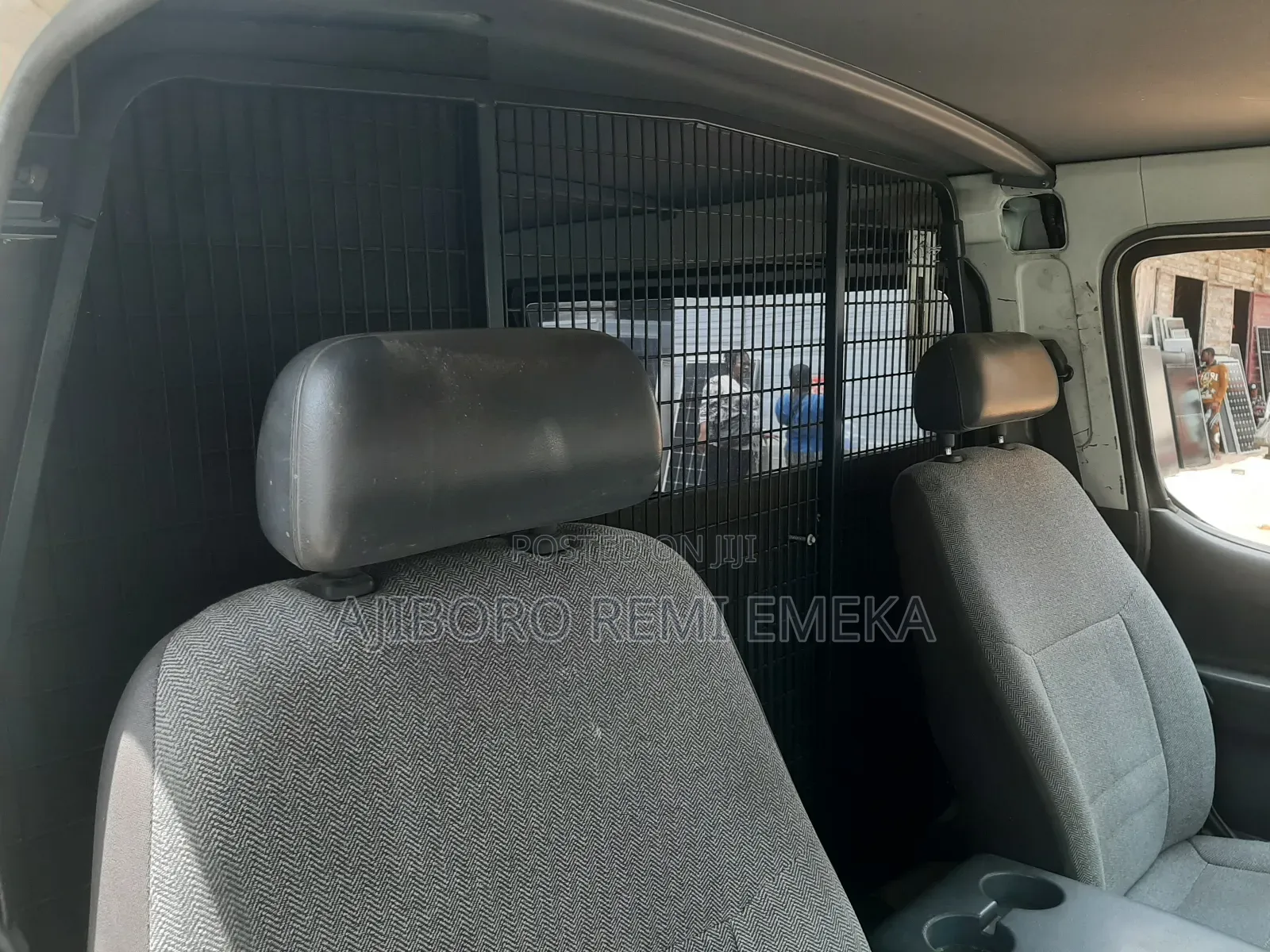 Toyota HiAce 2000 White