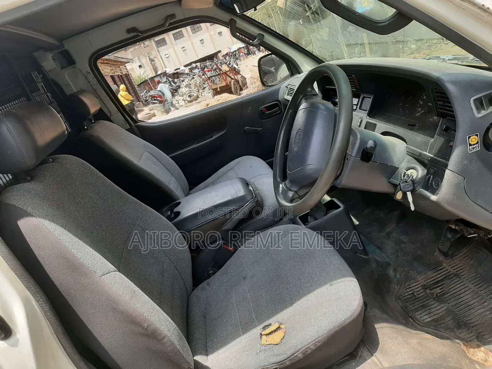 Toyota HiAce 2000 White