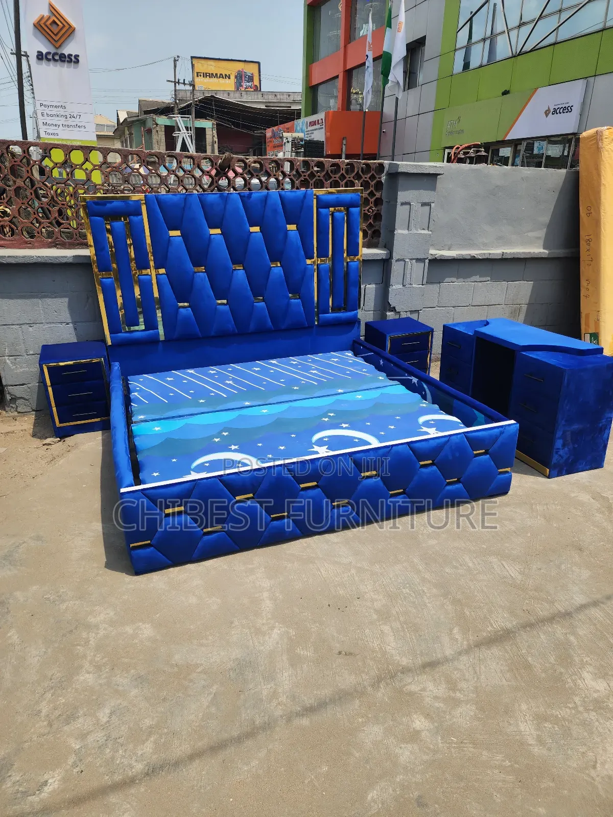 Luxury 6by6 Padded Bed Stand.