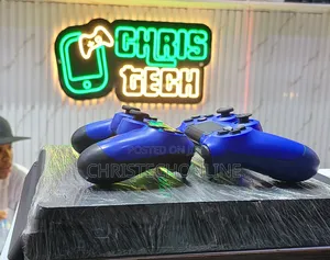 Playstation 4 Slim With 2 Pads