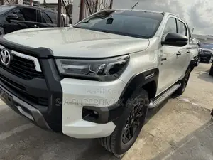 Toyota Hilux 2021 White