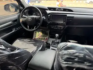 Toyota Hilux 2021 White