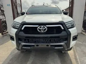 Toyota Hilux 2021 White
