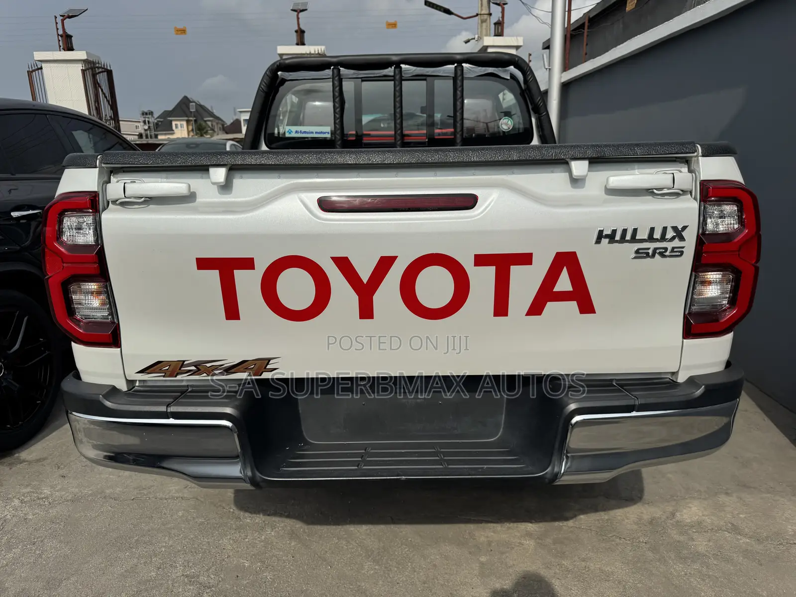 Toyota Hilux 2023 White