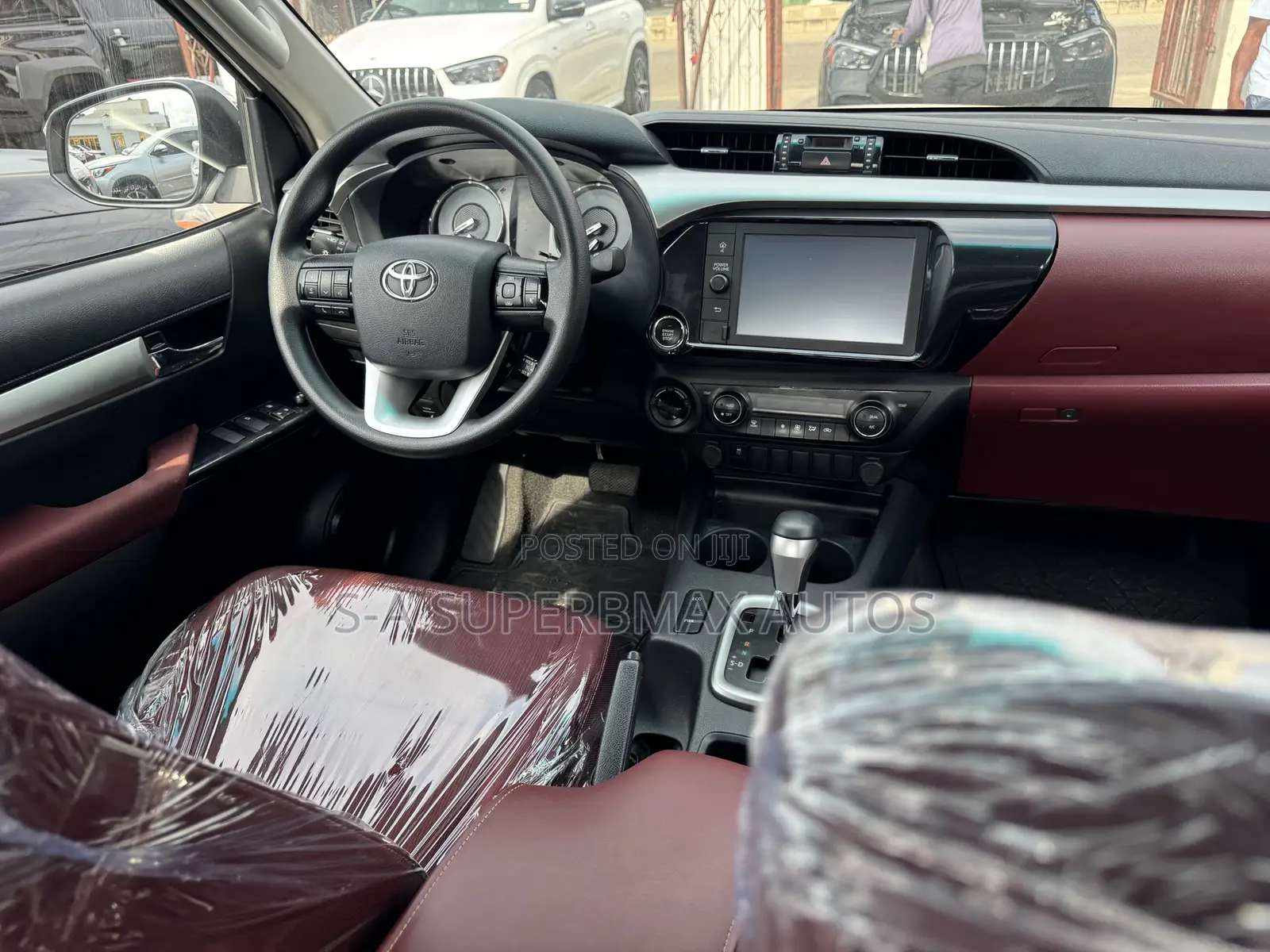 Toyota Hilux 2023 White