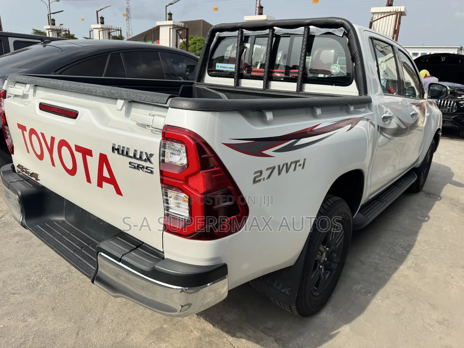 Toyota Hilux 2023 White