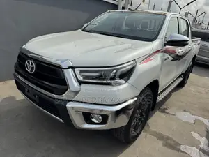 Toyota Hilux 2023 White