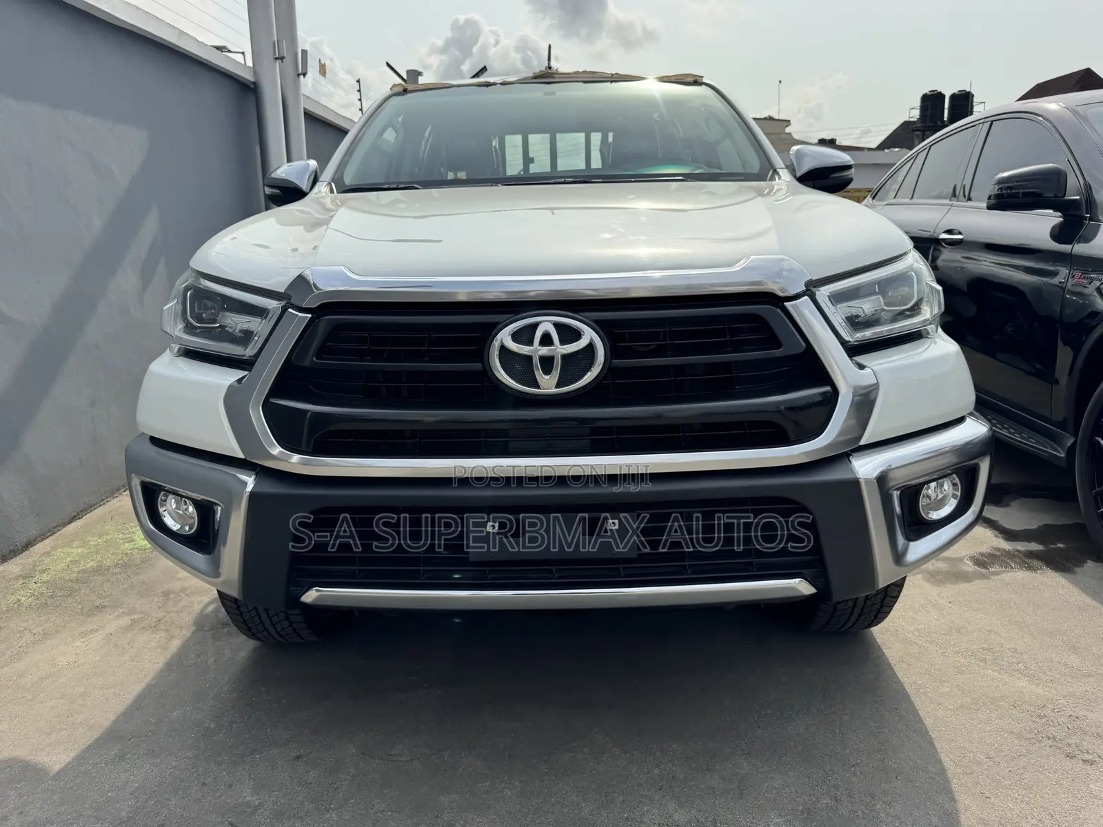 Toyota Hilux 2023 White