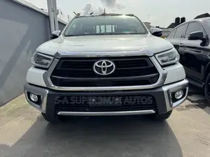 Toyota Hilux 2023 White