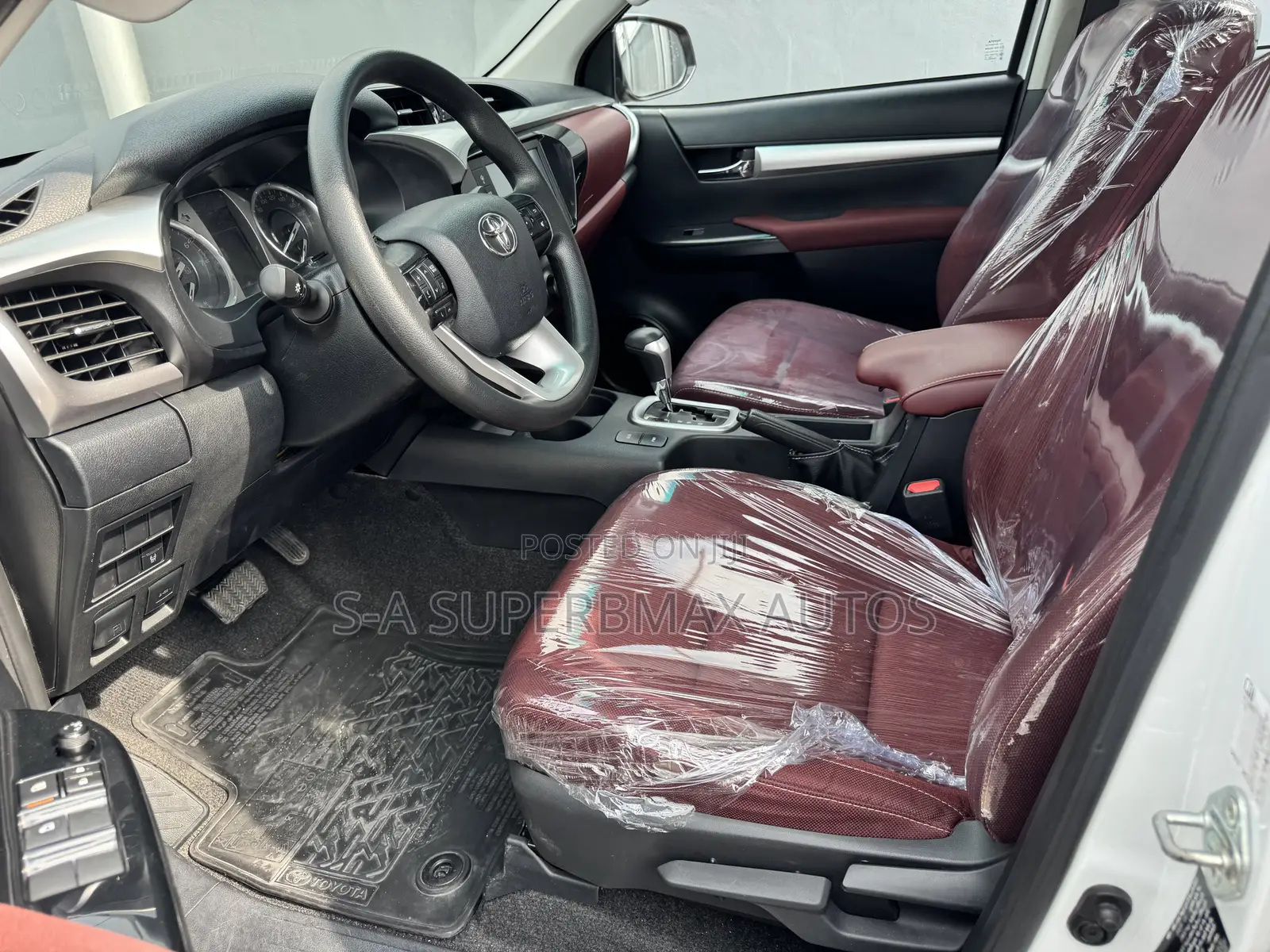 Toyota Hilux 2023 White