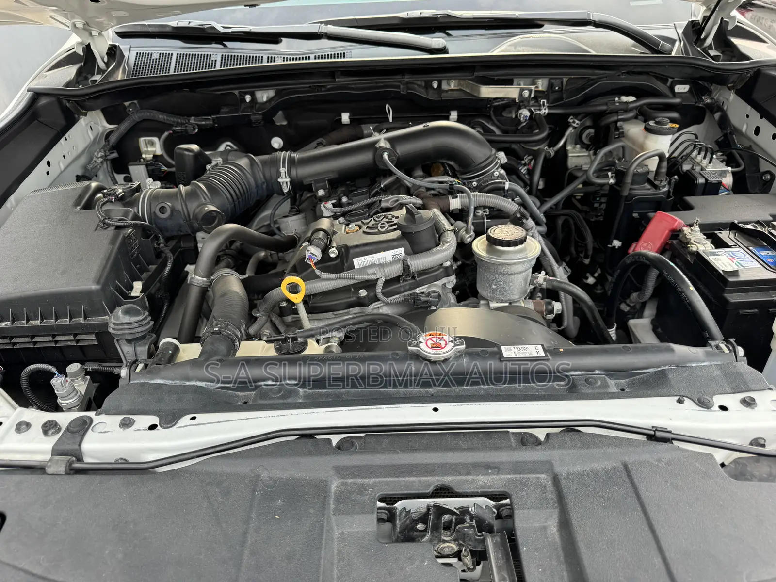 Toyota Hilux 2023 White