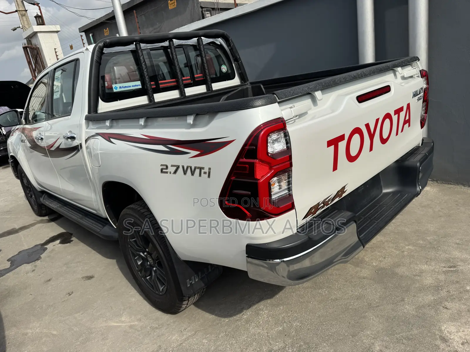 Toyota Hilux 2023 White