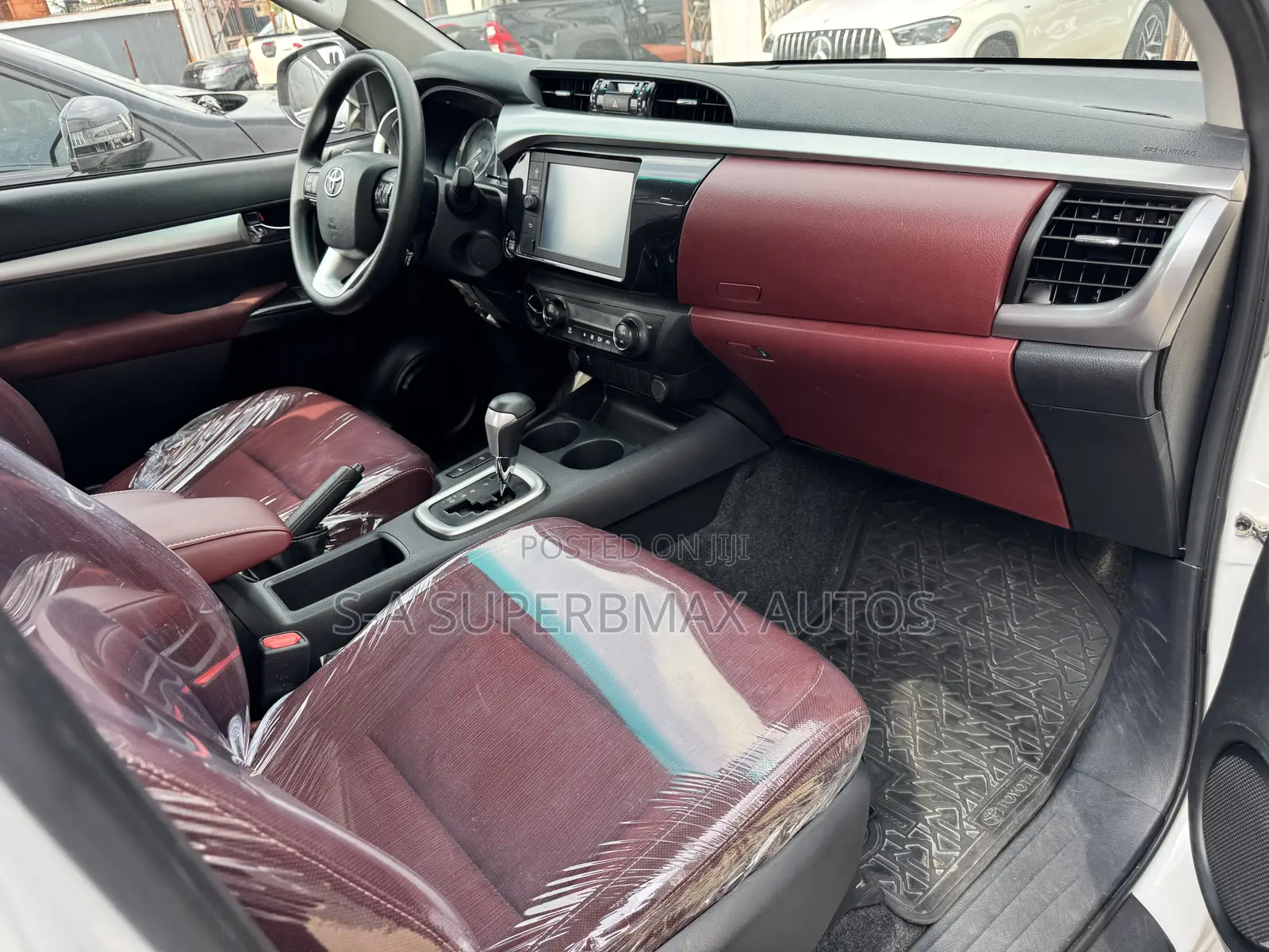 Toyota Hilux 2023 White