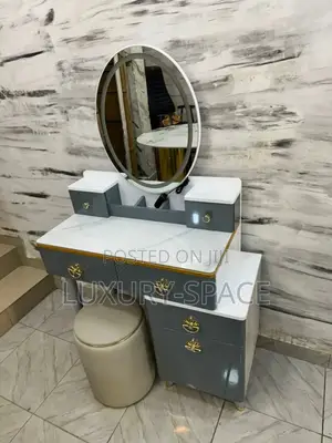 Unique/Modern Console Mirror Set