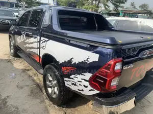 Toyota Hilux 2019 Blue