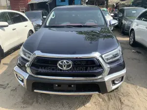Toyota Hilux 2019 Blue