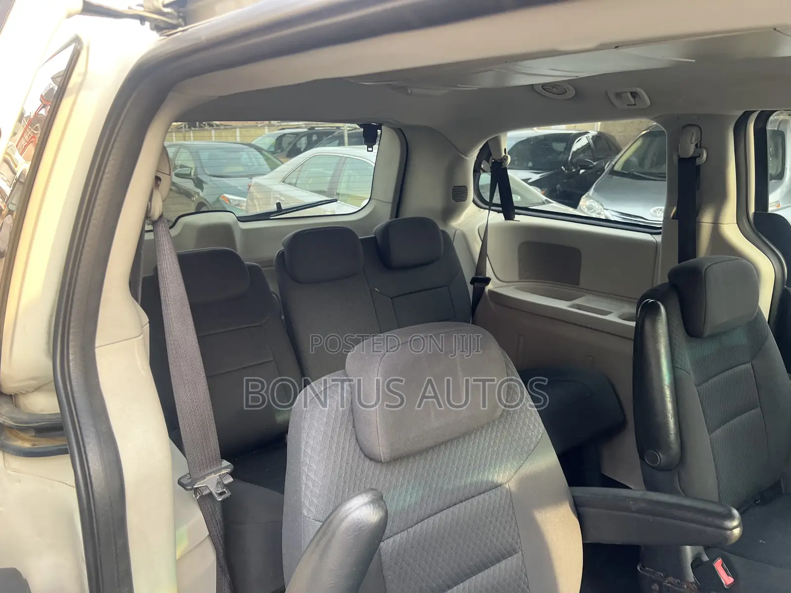 Dodge Caravan 2009 White