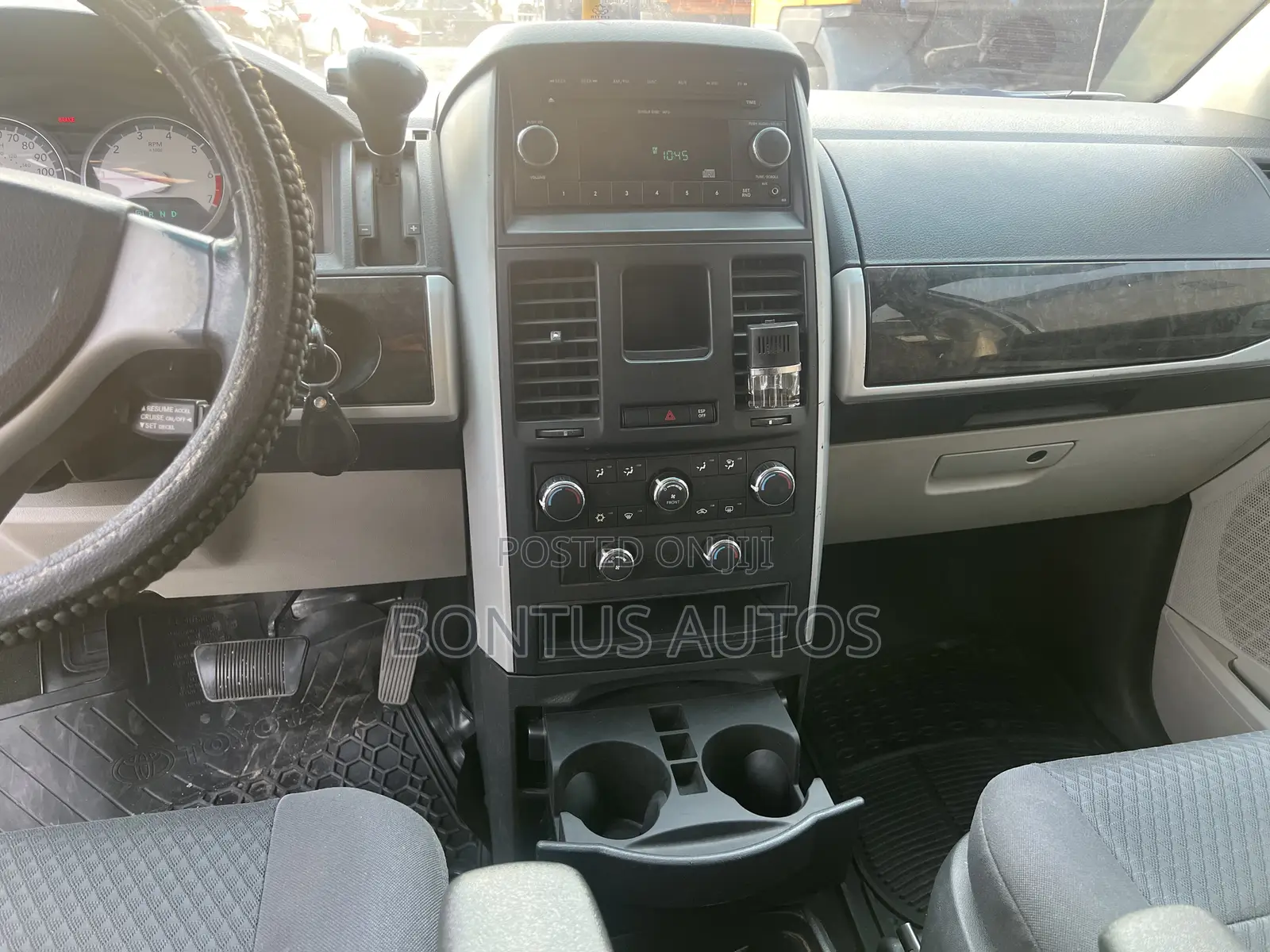 Dodge Caravan 2009 White