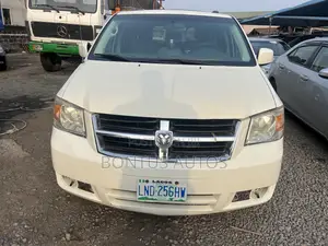 Dodge Caravan 2009 White