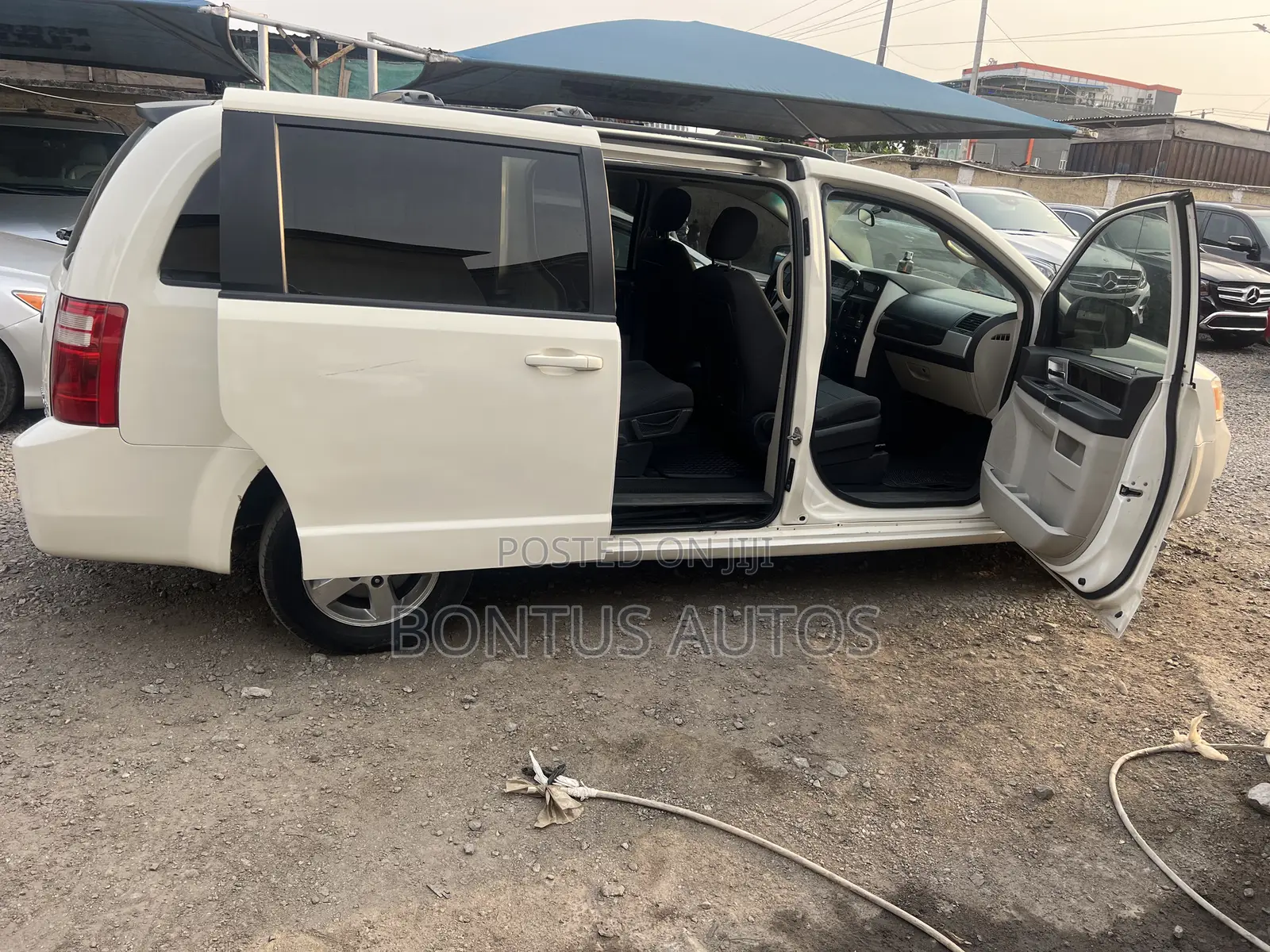 Dodge Caravan 2009 White