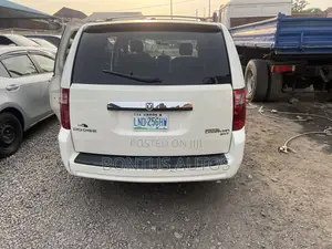 Dodge Caravan 2009 White