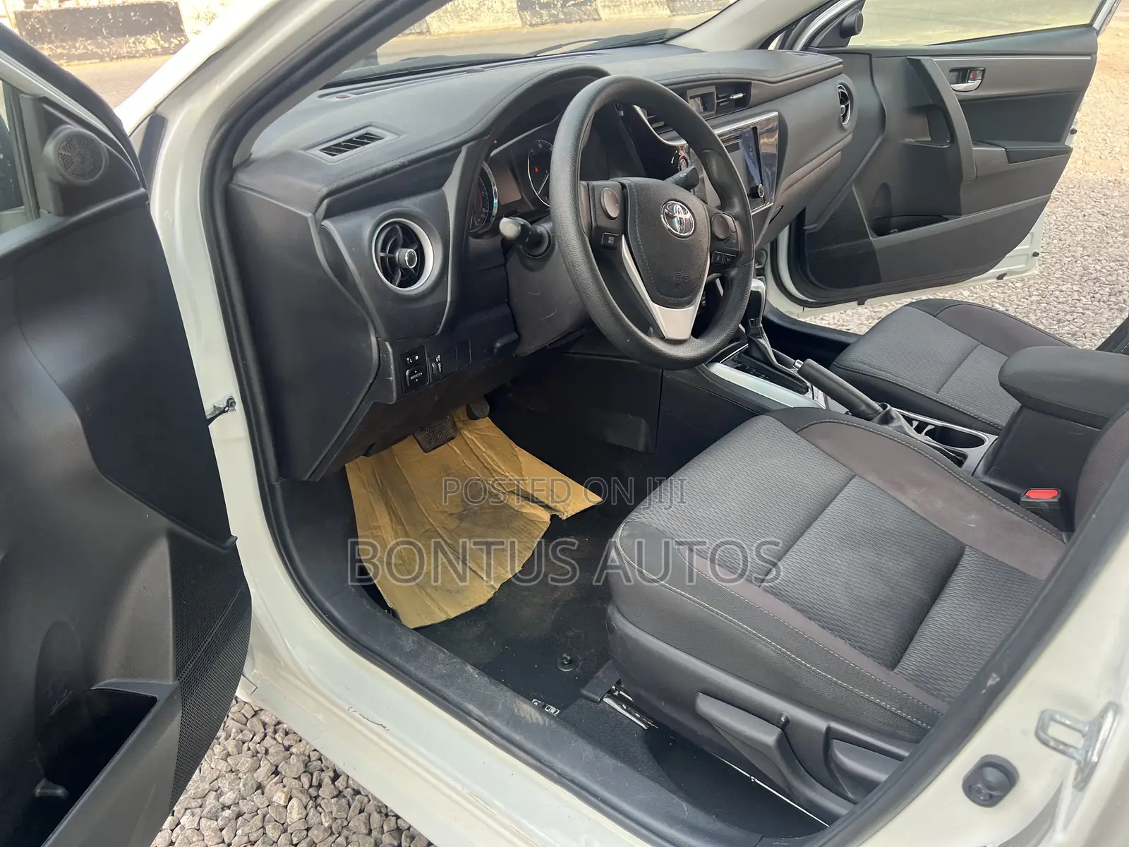 Toyota Corolla 2017 White