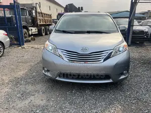 Toyota Sienna Limited 7 Passenger 2011 Gray