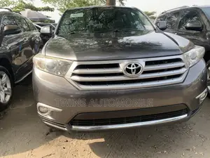 Toyota Highlander Limited 3.5l 4WD 2013 Gray