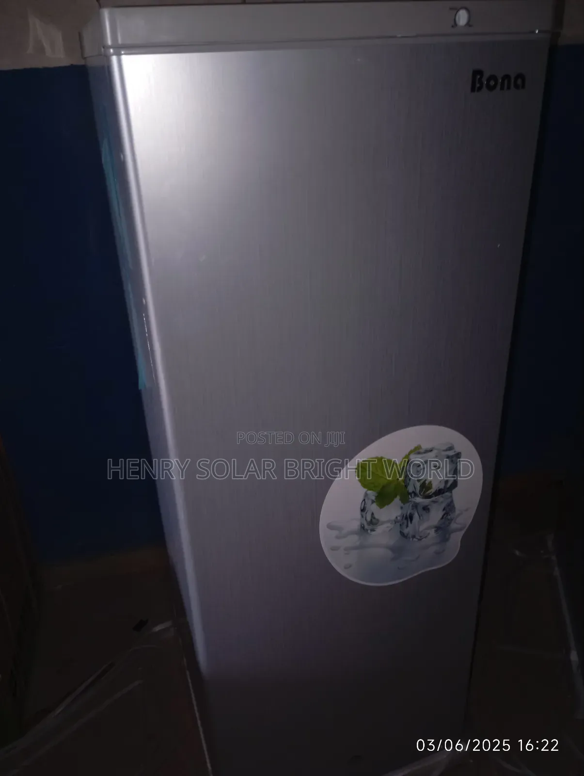 Bona Ac/Dc 200l Upright Freezer