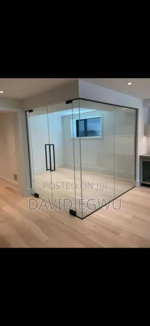 Full Glass Cubicle