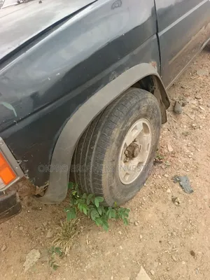 Nissan Pick-Up 1991 Black