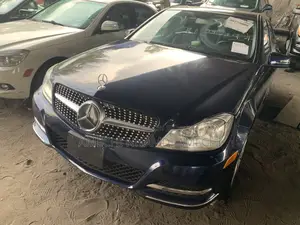 Mercedes-Benz C300 2013 Blue
