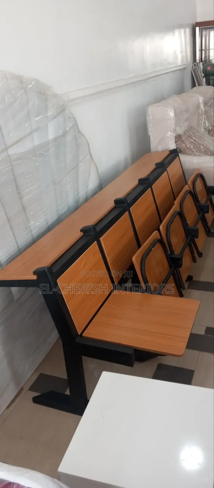5 Seaters Unique Lecture Hall Table and Chair