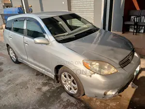 Photo - Toyota Matrix 2005 Silver