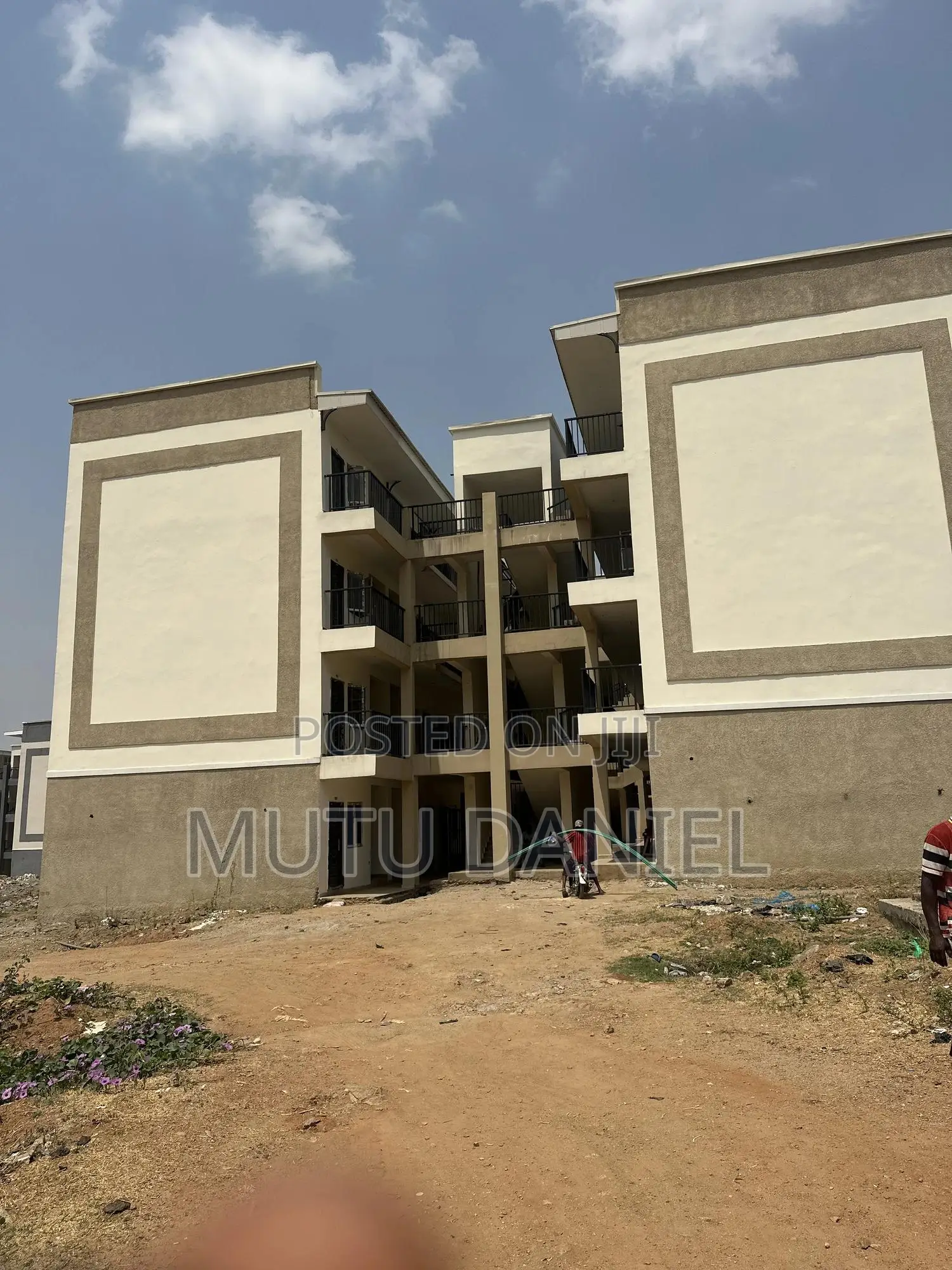 2bdrm Block of Flats in Lifecamp for sale