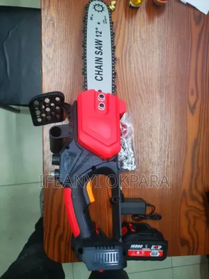 12inches Saw With 2 Batteries and 2 Chains