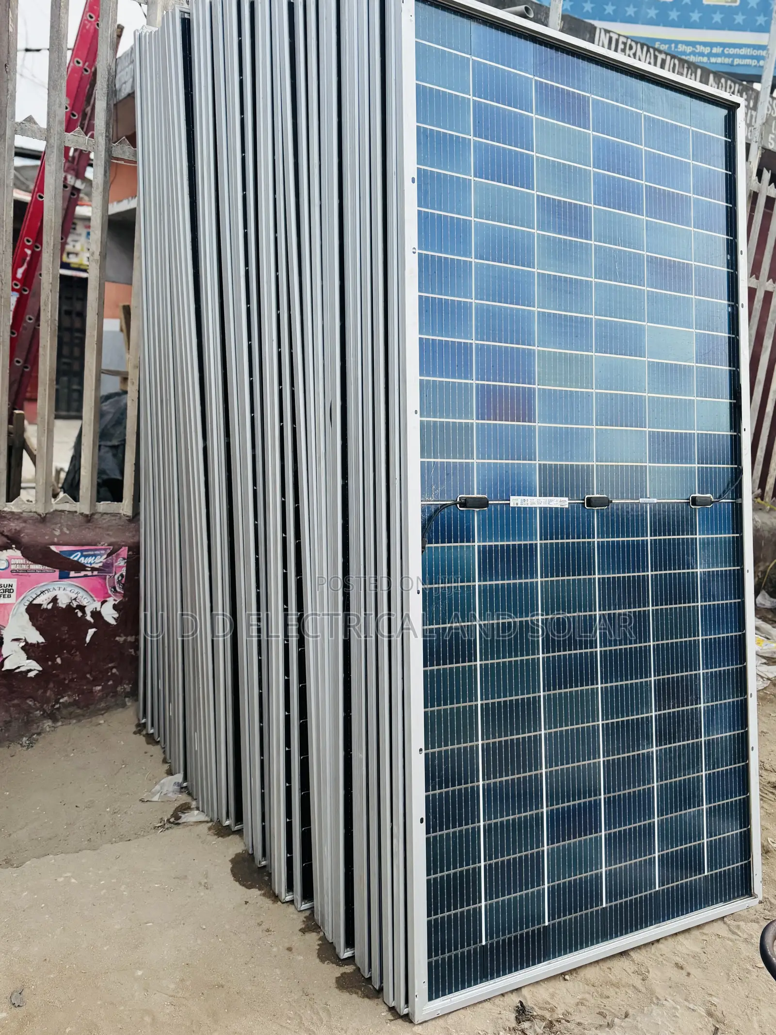 650w Jinko Solar Panle by Fisher 144cell High-Voltage Panel