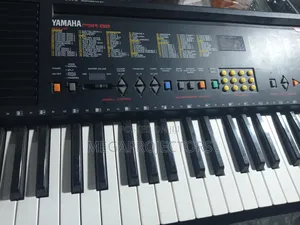 Yamaha Keyboard PSR -82