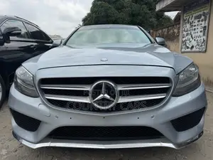 Mercedes-Benz C300 2017 Blue