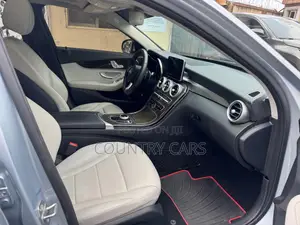 Mercedes-Benz C300 2017 Blue